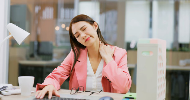 女性肩痛图片下载