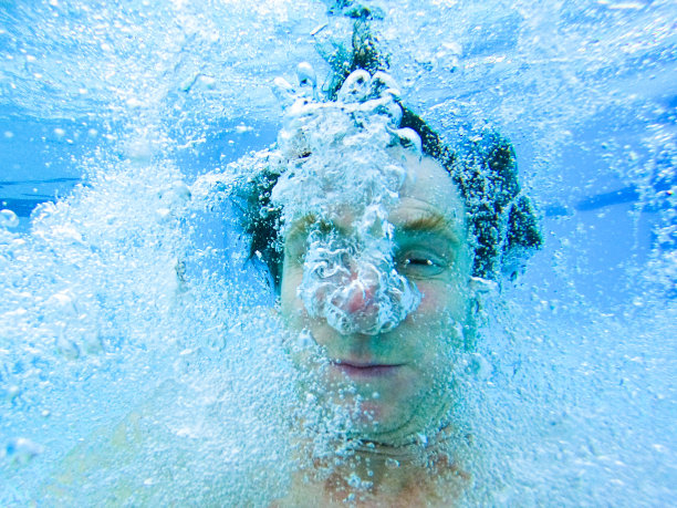 水下泡泡人图片下载