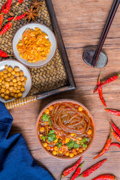 重庆木桌酸辣面图片下载