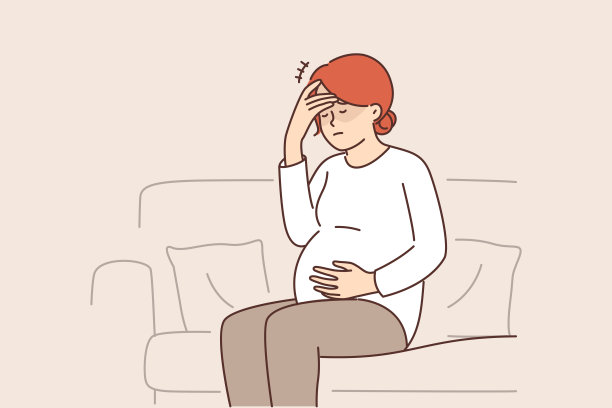感到头痛和偏头痛的孕妇坐在沙发上等待医生图片下载