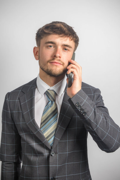 一个西装革履的商人肖像图片下载