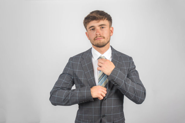 一个西装革履的商人肖像图片下载