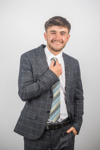 一个西装革履的商人肖像图片下载