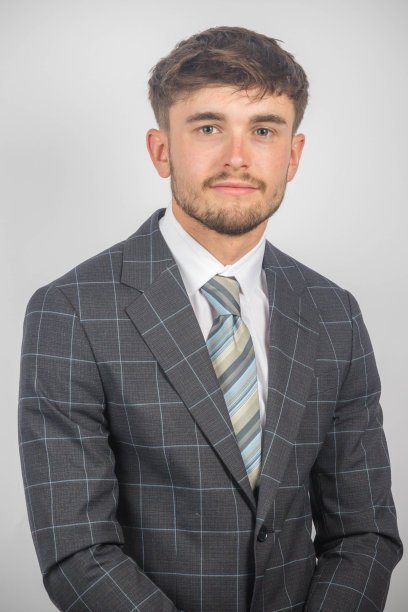 一个西装革履的商人肖像图片下载