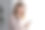 使用手机的成熟女人的肖像。中年女性。美丽的微笑的女士图片下载