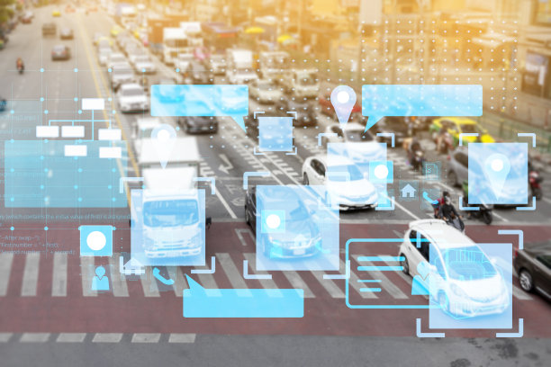 利用摄像头技术监视公共区域的个人和车辆。用人工智能验证人员和车辆的状态图片下载