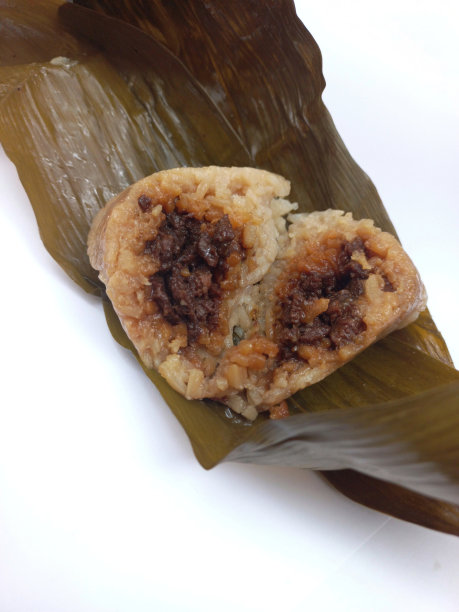 包在竹叶里的巴仓鸡或米鸡照片图片下载