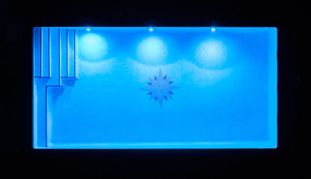 晚上从上面看游泳池图片下载