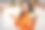 白人妇女在家里拿着南瓜，展示她正在为万圣节装饰的南瓜图片下载