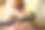 万圣节南瓜上用黑色马克笔画的难以辨认的白种人的手特写图片下载