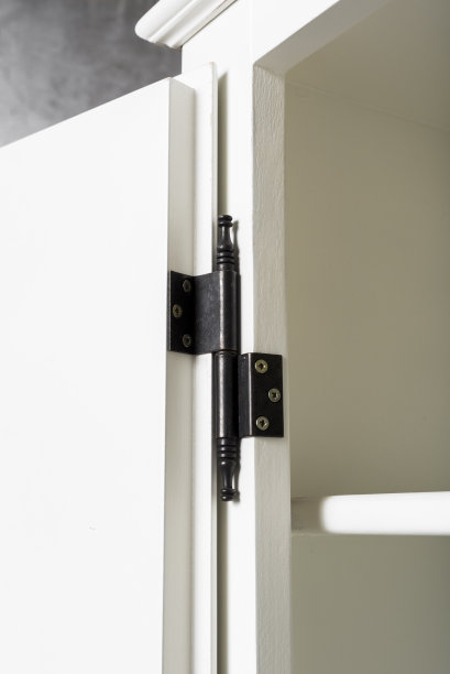 金属铰链安装在衣柜、家具配件上图片下载