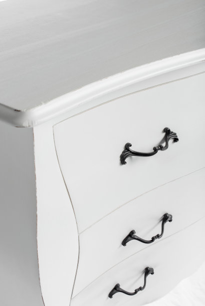 经典风格的木制床头柜带抽屉，家具配件元素图片下载