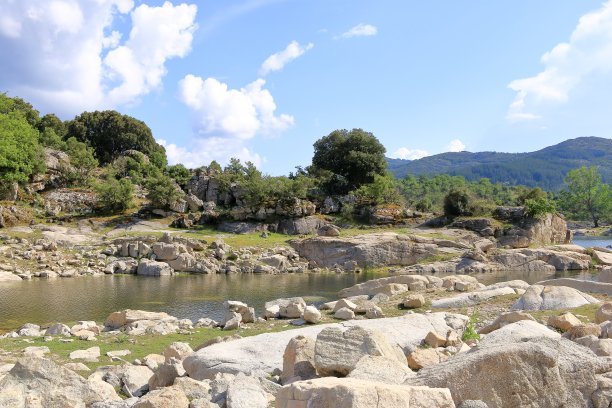 意大利撒丁岛的拉戈湖图片下载