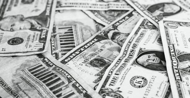 美钞摊成一堆图片下载