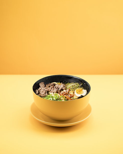 背景是日本拉面汤的照片。图片下载