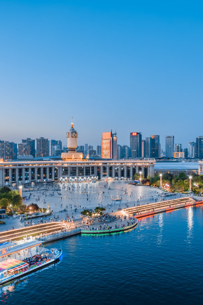 中国天津火车站夜景航拍图片下载