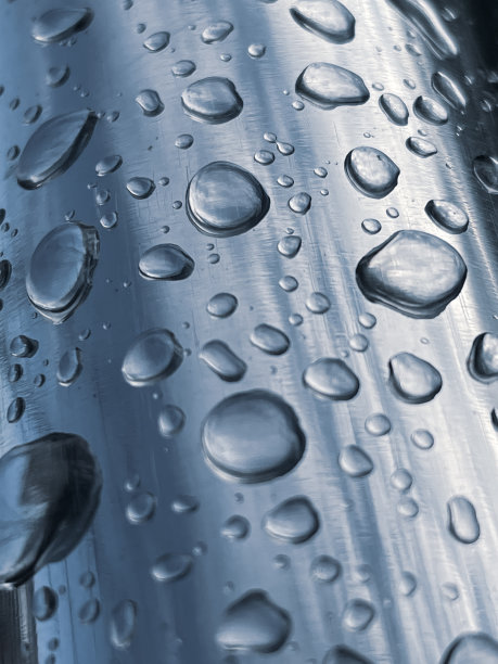 雨滴落在金属抓杆上图片下载