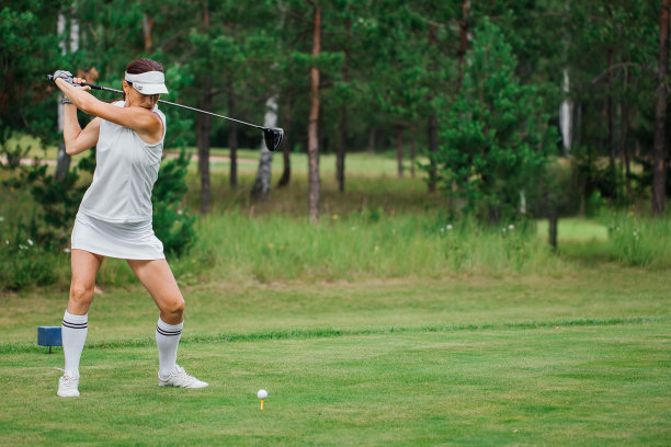 体育高尔夫球场高尔夫球和球道图片下载