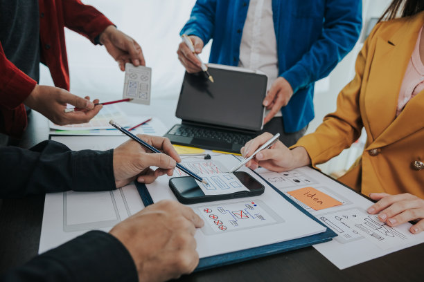 创意亚洲团队集思广益，发展创意数码农场。参与用户体验设计的每一步。图片下载