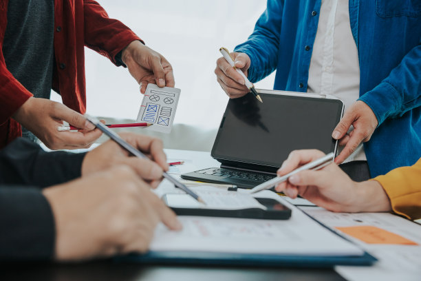 创意亚洲团队集思广益，发展创意数码农场。参与用户体验设计的每一步。图片下载