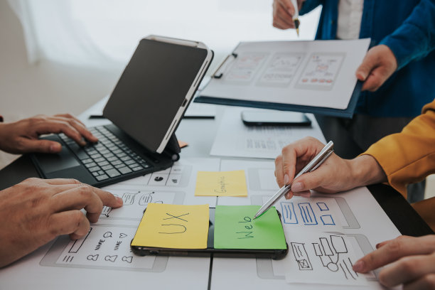 创意亚洲团队集思广益，发展创意数码农场。参与用户体验设计的每一步。图片下载