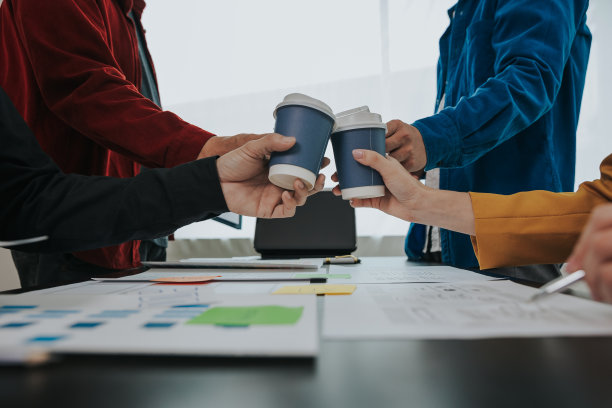 创意亚洲团队集思广益，发展创意数码农场。参与用户体验设计的每一步。图片下载