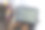一个正在学习的女孩。小学生用电脑学习。女学生在家做作业。回到学校。图片下载