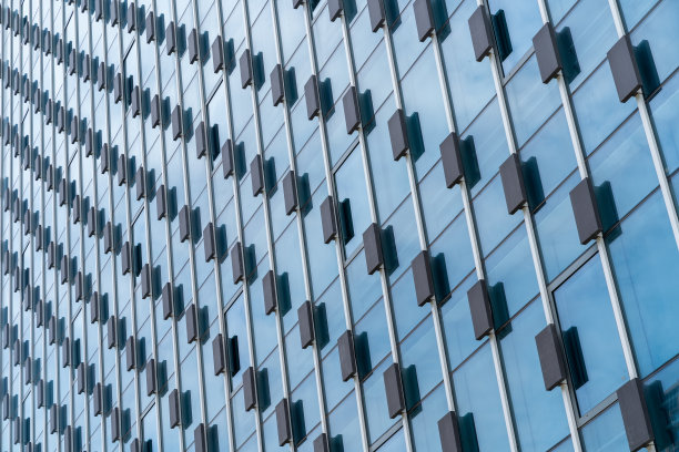 现代化办公大楼外置玻璃窗。图片下载