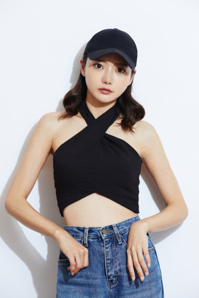 健康时尚的年轻亚洲女性肖像图片下载