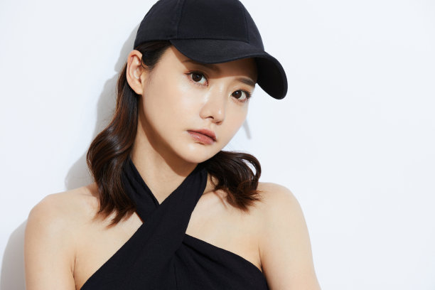 健康时尚的年轻亚洲女性肖像图片下载