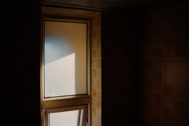 阳光的窗户图片下载