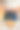 女厨师用筛子在刚做的法式马卡龙上撒上肉桂。特写视图。图片下载