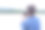 老妇人在河边用数码相机拍照。图片下载