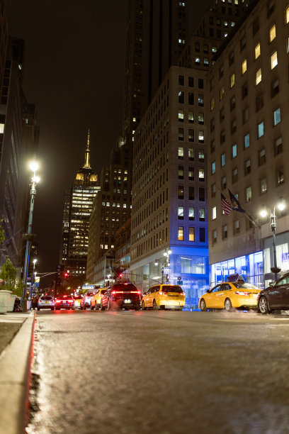 曼哈顿的街道，夜晚图片下载