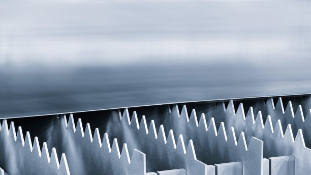 等离子切割数控机床在工厂切割工业用自动高精度激光切割加工的金属、钣金件。图片下载