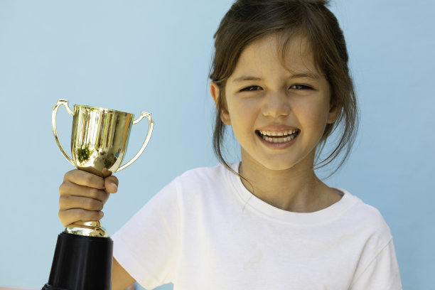 小女孩大成功图片下载