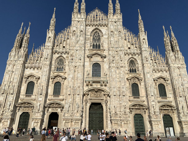 意大利一座非常古老的大教堂的正面视图图片下载
