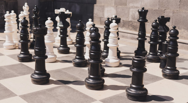 巨棋位于地面上的户外智力游戏图片下载