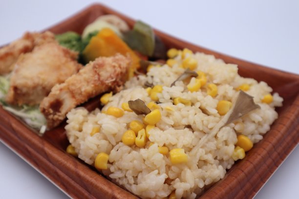 炸鸡米饭便当图片下载