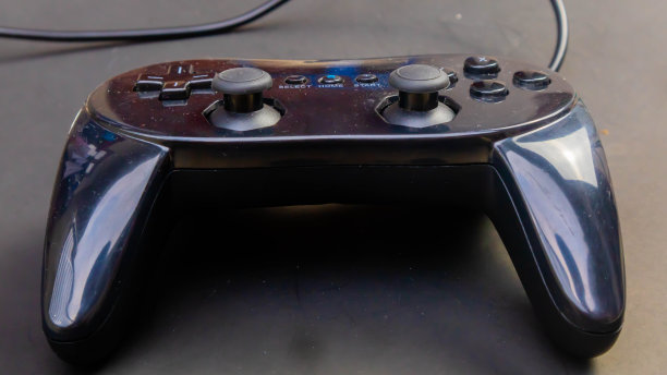 黑色操纵杆孤立黑色背景图片下载