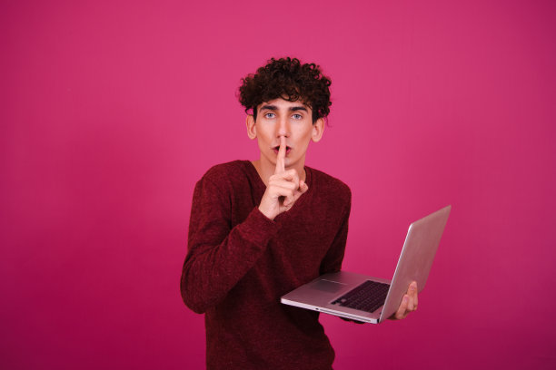 有趣的学生准备考试和购物。图片下载