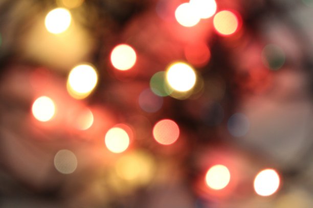 抽象的灯光在黑色模糊的背景图片下载