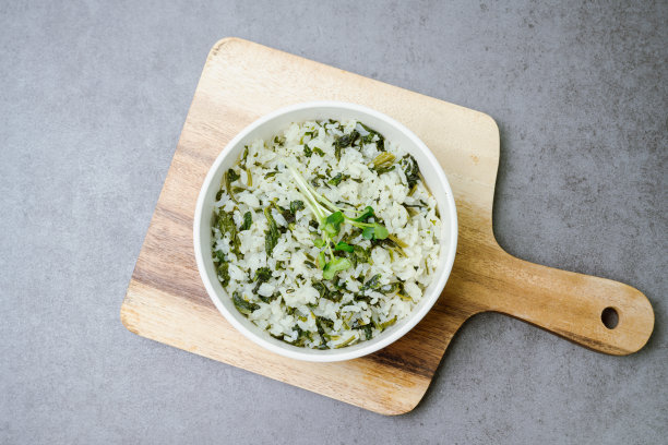 韩式蓟饭(Gondeurenamulbap):这是一种芳香的野生山地植物，用干蓟(蓟)泡在水里挤压而成，这道菜与用紫苏油煮熟的米饭一起食用，上面放上调味的蓟图片下载