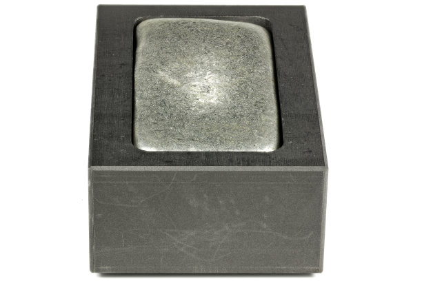 石墨模具中的金属棒图片下载