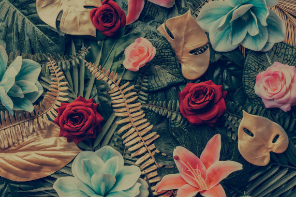 自然背景与绿色的热带树叶和五颜六色的花最小的夏季抽象森林模式或森林图片下载