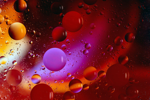 明亮多彩的抽象背景，水面上的油滴图片下载