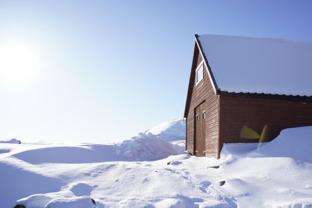 冬天下雪天的木屋图片下载