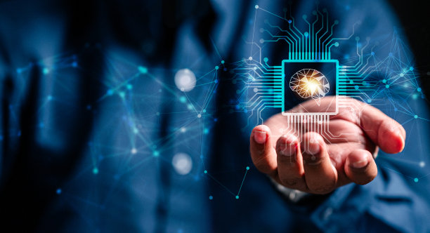 商人持有神经人工智能技术芯片组和拥抱创新和连接的电路。图片下载