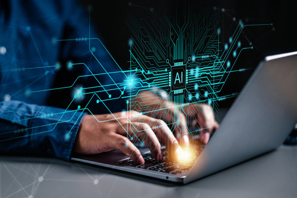 商人在笔记本电脑上打字与AI技术芯片组HUD显示和未来的数字通信图片下载