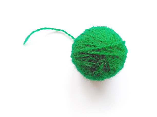 背景毛纱、针织纱，也可用作纱架。白底色工艺品用绿色针织纱。绿色毛纱带剪径。装饰用绿毛纱图片下载